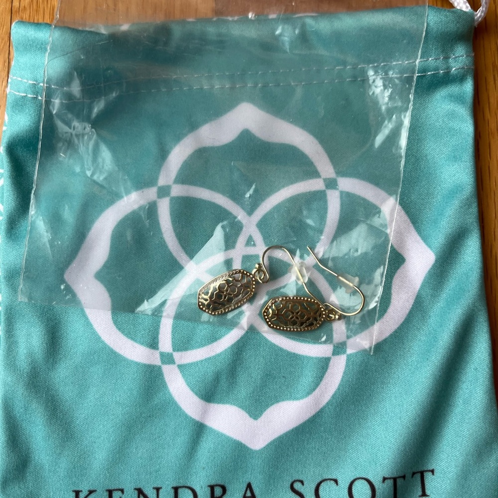 Kendra Scott Elisa earrings